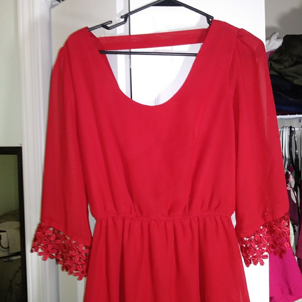 Gorgeous red dress, open back, lace sleeve